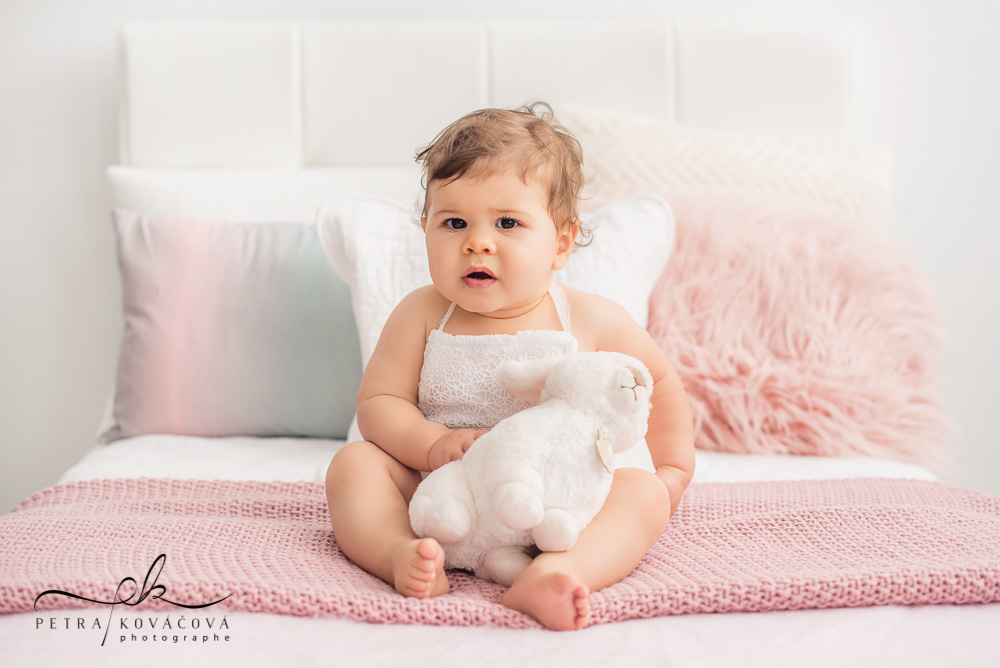 Shooting bébé 1 an : des accessoires à prévoir - Petra Kovacova Photographe