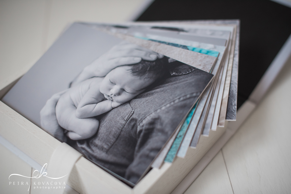 joli coffret rempli de tirages photo